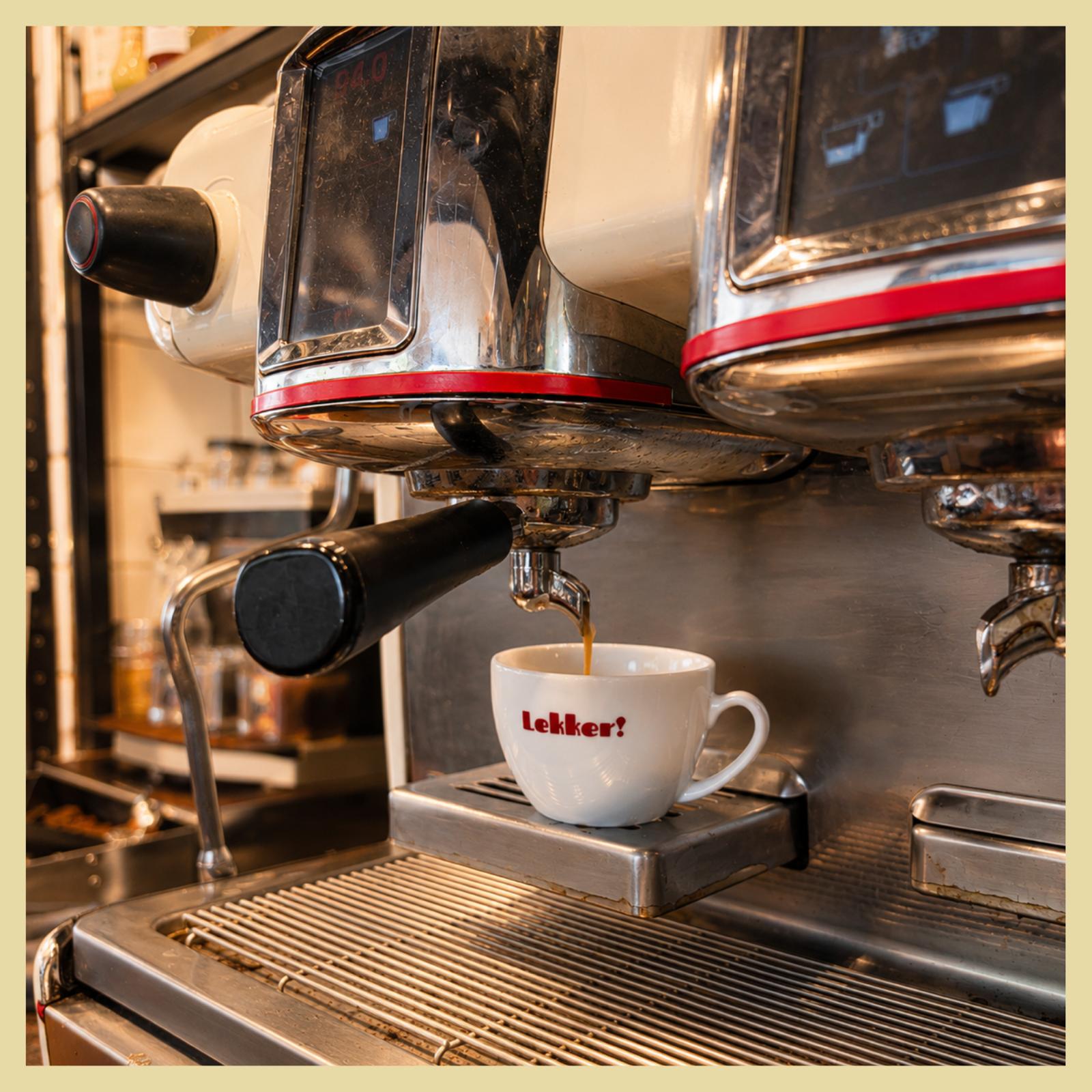 Frischer Espresso aus der Siebträgermaschine