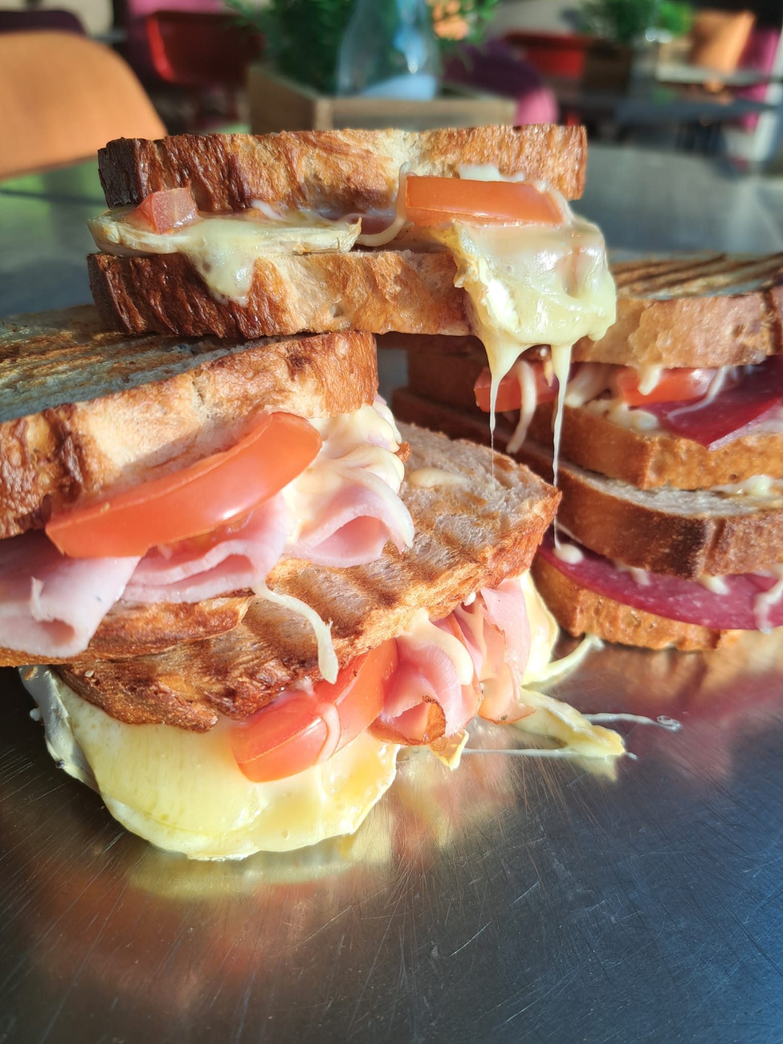 Frisch überbackene Sandwiches